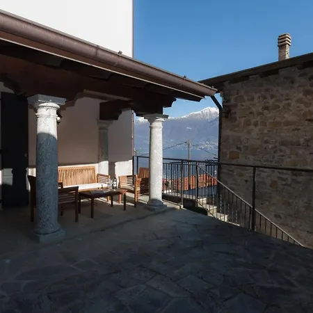 Casa Pina - By Lovecomo